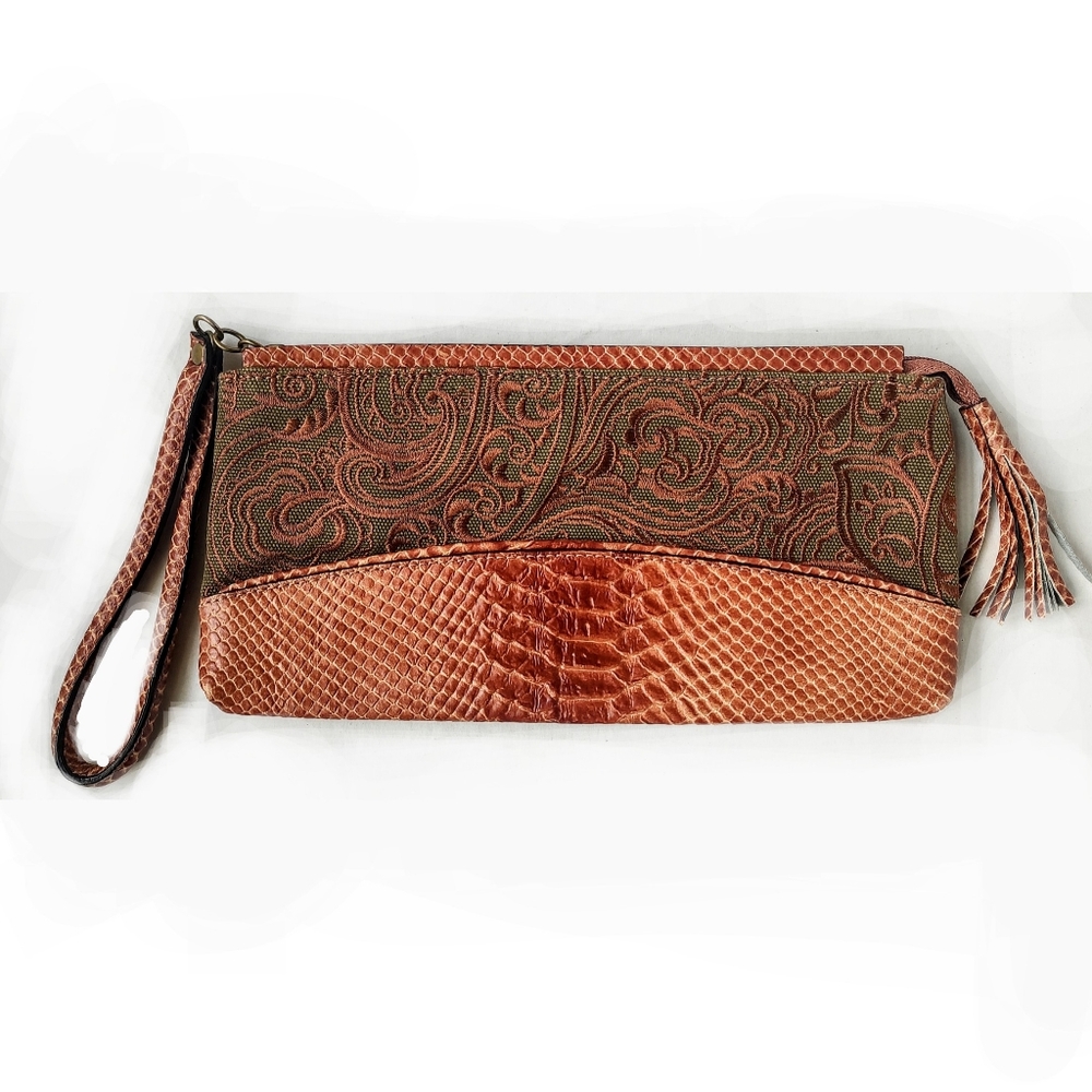 NWOT Hype Croco Leather Wristlet Clutch